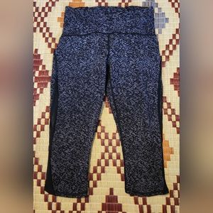 **💥4 for $50** Women's Lululemon Capri's. Black/White. Sz 6. EUC